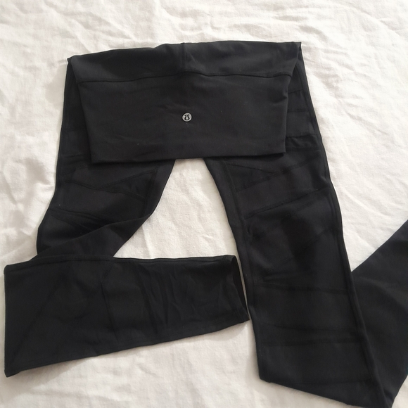 Lululemon Athletica Jet Black Yoga Pants - Picture 5 of 8